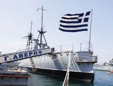 Αποδεξαμενισμός-μεθόρμιση ΘΚ «Γ. ΑΒΕΡΩΦ» στην Μαρίνα Φλοίσβου στο Τροκαντερό (βίντεο)